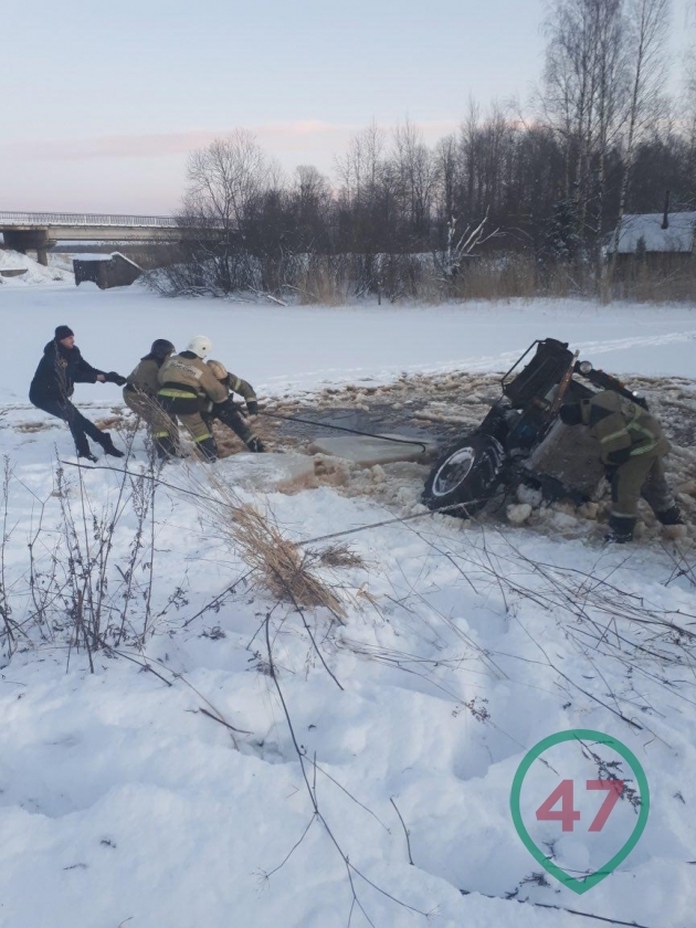 Тело провалившегося в Жупку тракториста искали два дня Тело провалившегося в Жупку тракториста искали два дня