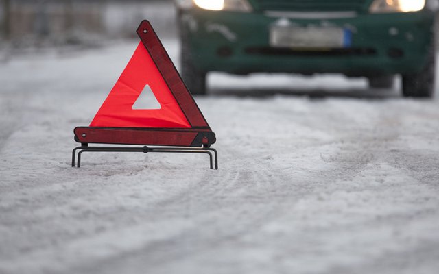 Спасатели вызволили жертв ДТП Спасатели вызволили жертв ДТП
