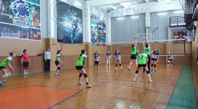 Волейбольные команды региона встретились в Сясьстрое