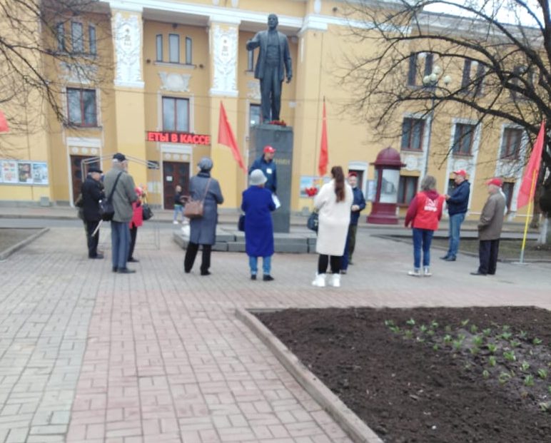 Вспоминая Ленина Вспоминая Ленина