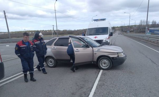 Водителю потребовалась помощь спасателей вблизи Юшково Водителю потребовалась помощь спасателей вблизи Юшково