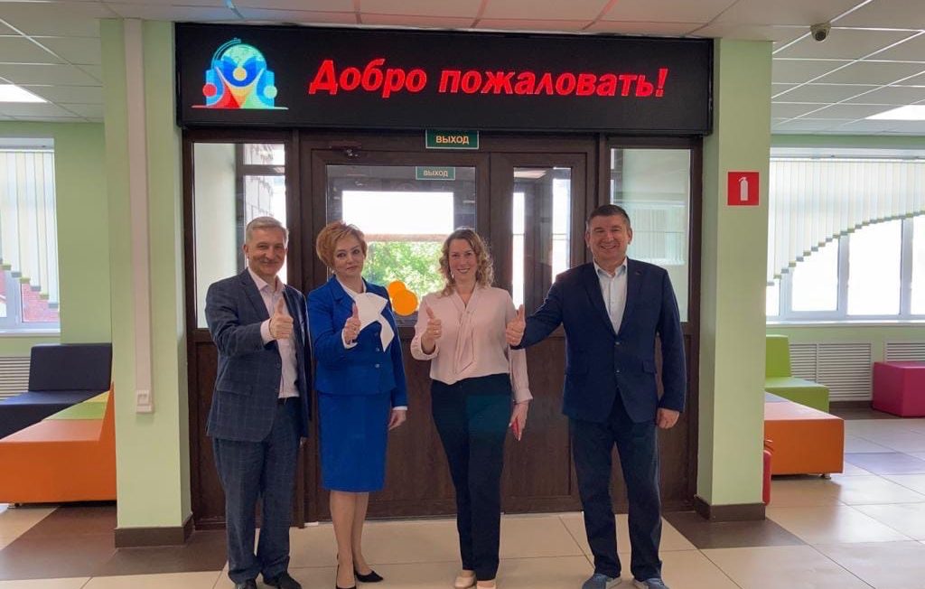 Сясьстройской школе поставили "пятёрку" Сясьстройской школе поставили "пятёрку"