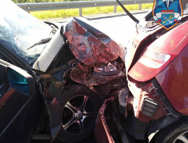 Мотоцикл и два автомобиля столкнулись в Волховском районе