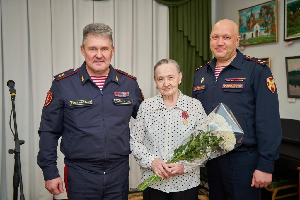 За долгие годы честной службы
