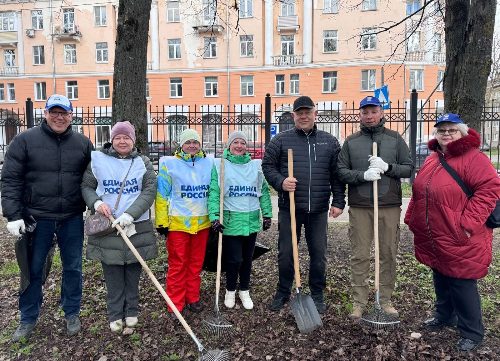 Волховский район присоединился к Всероссийскому субботнику Волховский район присоединился к Всероссийскому субботнику