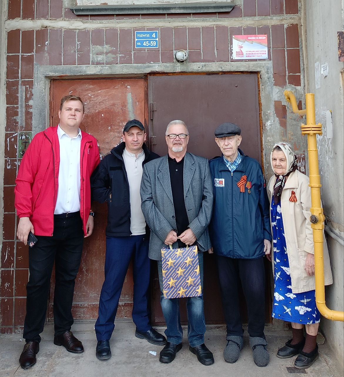 В Новой Ладоге установили таблички в честь ветеранов В Новой Ладоге установили таблички в честь ветеранов