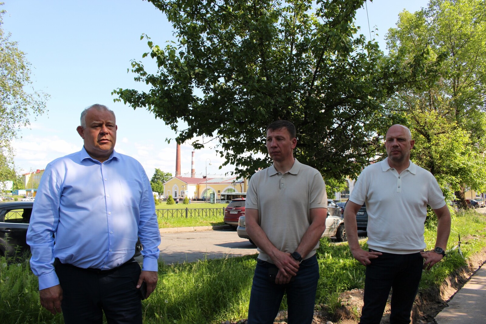 Руководители Волхова и Волховского района проверили ход благоустройства и покос травы
