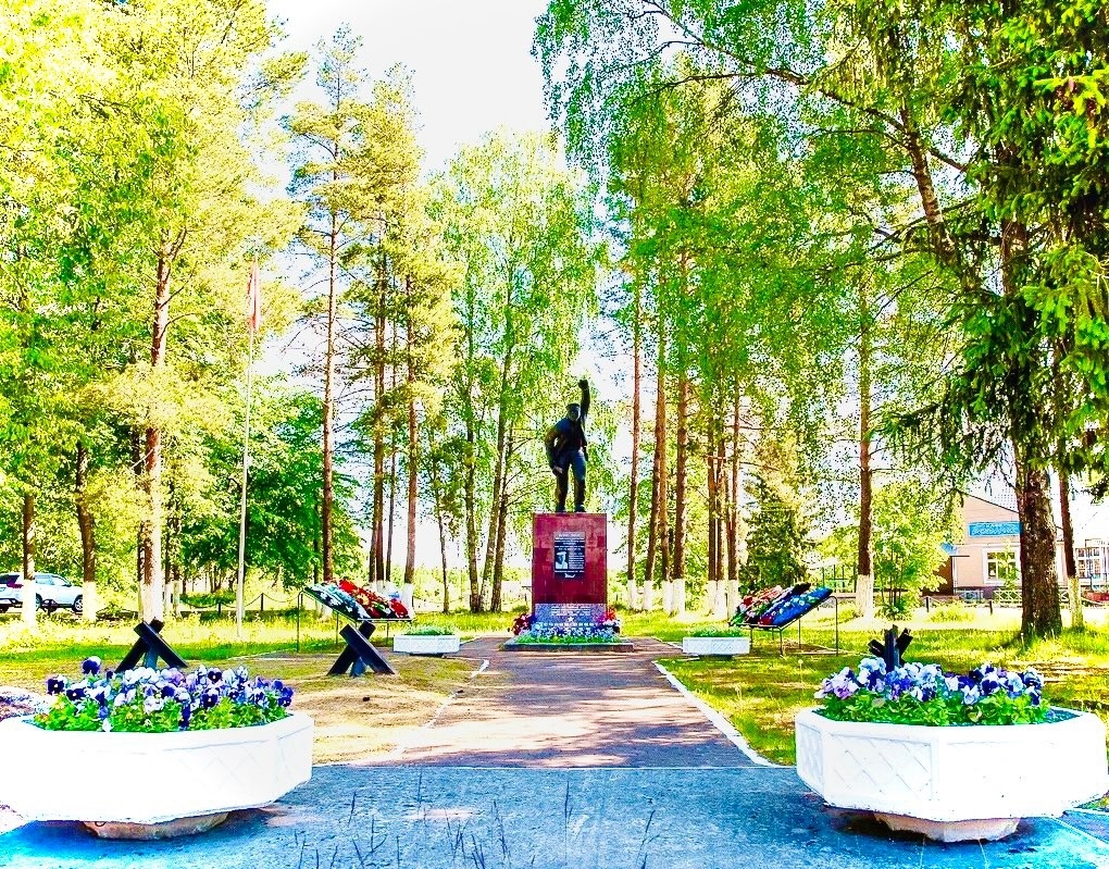 В Паше начался капитальный ремонт сквера у памятника воинам-морпехам В Паше начался капитальный ремонт сквера у памятника воинам-морпехам