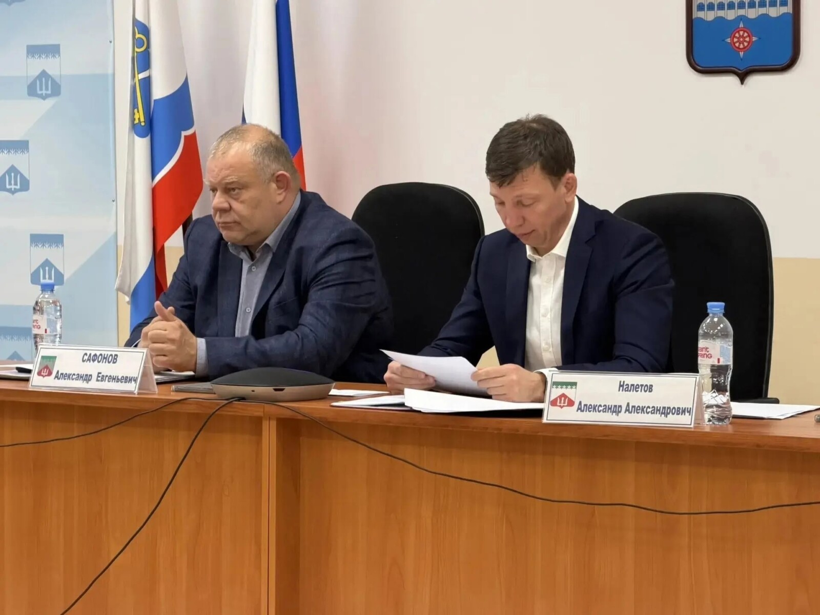 Депутаты Волховского района утвердили стоимость путёвок в лагеря и наградили почётных граждан Сясьстроя
