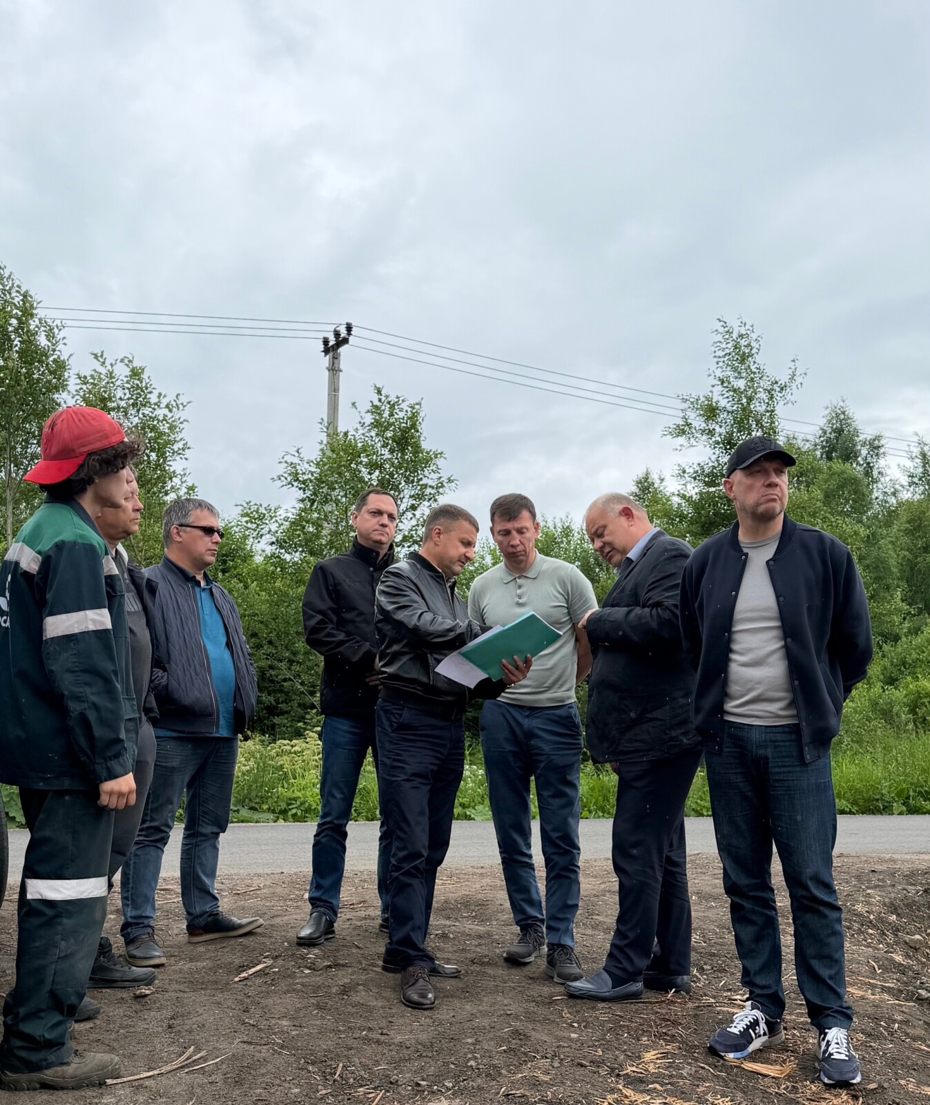 В Волхове продолжаются работы по строительству проездов к участкам для многодетных семей и участников СВО