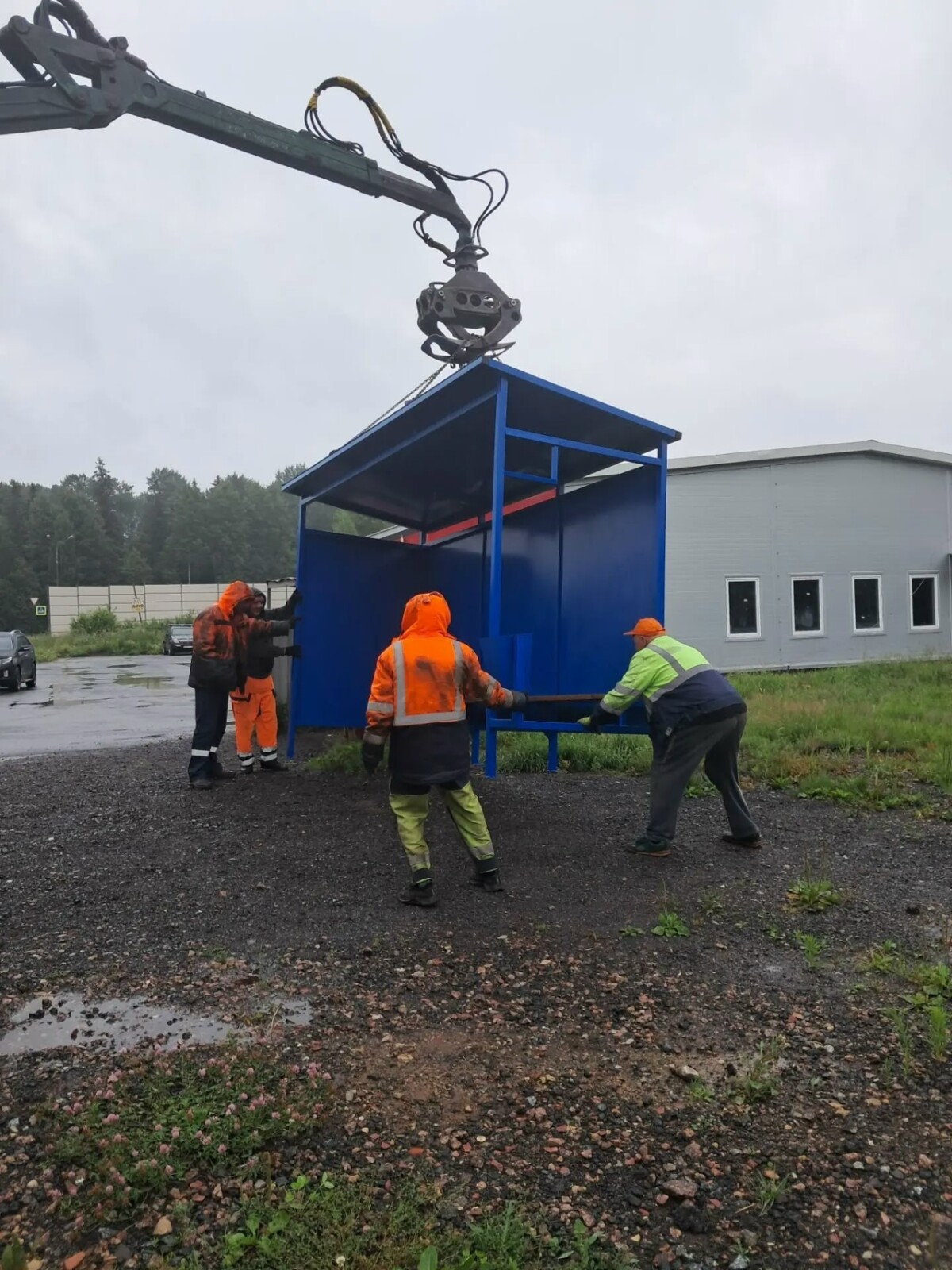 В Хвалово заменили остановку В Хвалово заменили остановку
