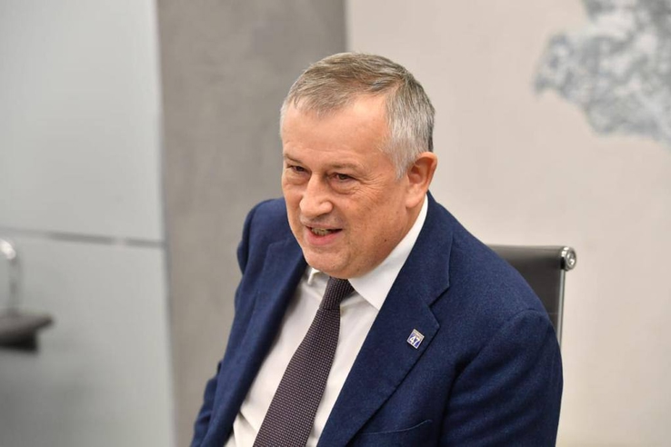 Губернатор будет ждать звонков Губернатор будет ждать звонков