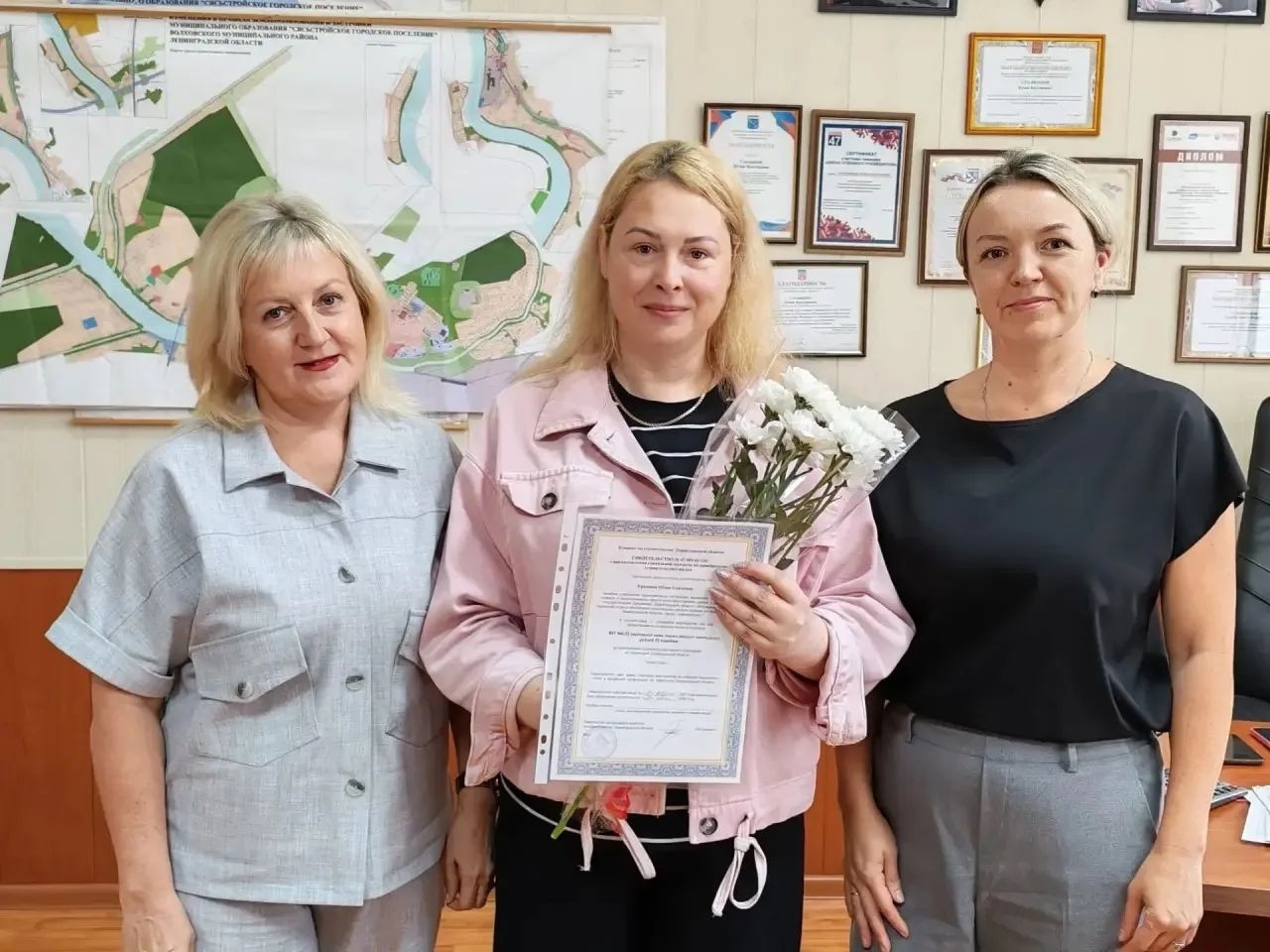 Свидетельства на жильё вручили в Сясьстрое Свидетельства на жильё вручили в Сясьстрое