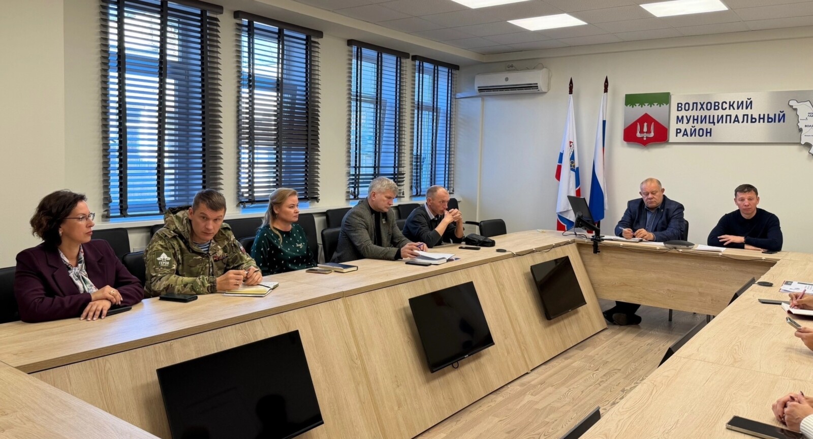 В Волхове обсудили поддержку ветеранов СВО В Волхове обсудили поддержку ветеранов СВО